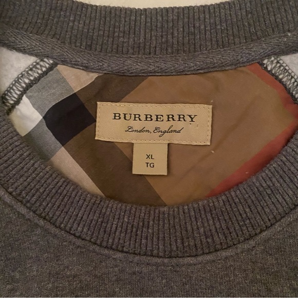 Burberry women’s XL grey crewneck sweatshirt. - Picture 2 of 6
